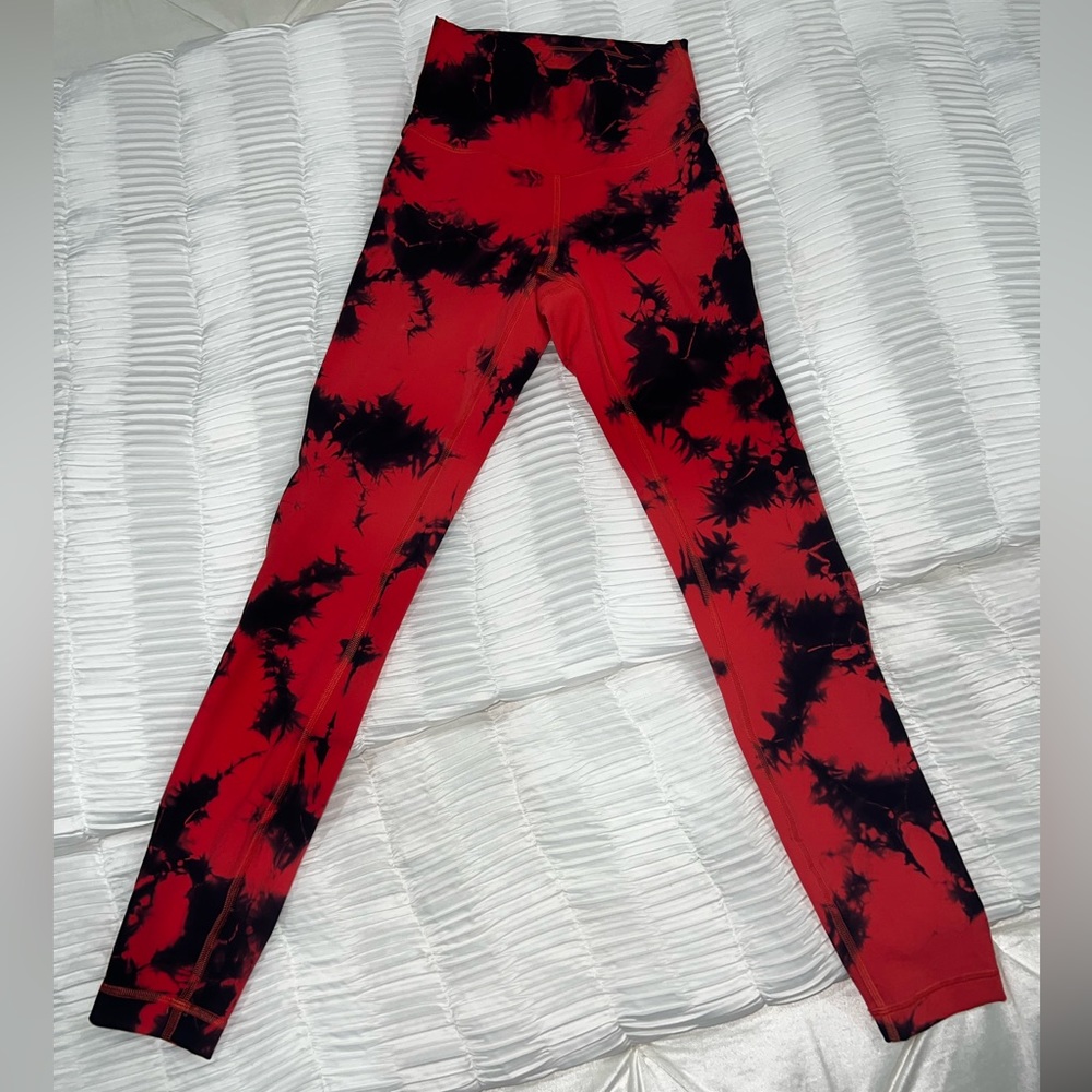 Lululemon red & black tie dye Wunder Train Size 2, Like New